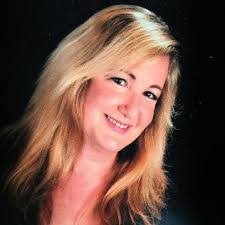 Katrina Lomax's Instagram, Twitter & Facebook