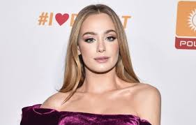 Wiktoria gąsiewska znów to zrobiła! Wakacyjna Wiktoria Gasiewska W Rozpietej Koszuli Na Tle Palm Aktorka Odslonila Dekolt Zdjecie Szolbiznes Maxxx News Rmf Maxxx