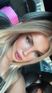 Alyssa Eichelberger's Instagram, Twitter & Facebook