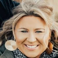 Laura Boggs's Instagram, Twitter & Facebook