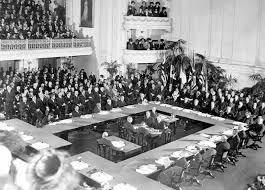 L'aviazione tedesca attaccò ogni giorno l'inghilterra, ma essa la guerra era cambiata a favore degli alleati e la russia, dopo essere stata attaccata dalla germania, si alleò con l'inghilterra. La Germania E Le Origini Della Prima Guerra Mondiale