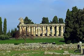 Atena a cunoscut o evoluţie glorioasă, mai ales în grecia antică, fiind locuită de oameni încă din epoca bronzului şi guvernată până în jurul anului 1000 î.c. Paestum Time Atena Salerno Italy Time To Atena Salerno Italy Greek Temple Columns Magna Grecia Pxfuel