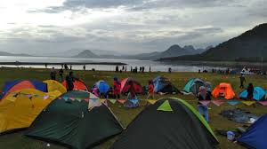 Purwakarta merupakan salah satu kabupaten yang termasuk dalam wilayah jawa barat. Parang Gombong Camping Ground Dengan Pemandangan Danau Dan Gunung