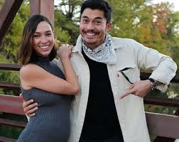 Henry golding ретвитнул(а) singapore government. Crazy Rich Asians Star Henry Golding And Wife Expecting First Child The Star