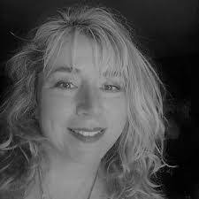 Lisa Sosnowski's Instagram, Twitter & Facebook