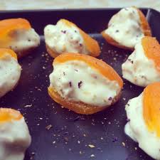 Abricots Secs Farcis Au Fromage Frais Noix Recette Abricot Abricot Sec Idee Recette Salade
