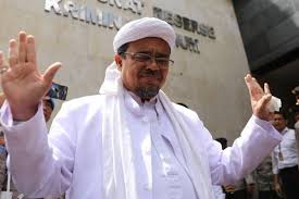Dikabarkan, imam besar front pembela islam (fpi), habib rizieq, akan pulang untuk mengikuti reuni 212. Kapitra Habib Rizieq Telepon Dan Bilang Akan Hadiri Reuni Akbar 212