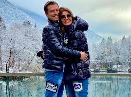 Спустя некоторое время стало известно, что бывший муж макеевой женился на прекрасной. Muzh Anastasii Makeevoj Nezhno Obratilsya K Nej Posle Venchaniya Bimru Novosti O Zvezdah