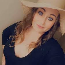 Michelle Huitt's Instagram, Twitter & Facebook