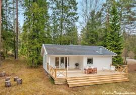 Dive into summerwood for the pool cabana you've been dreaming of. A Small Wooden House In The Forest Creative Design Idea