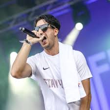 His debut ep bald ist dein geld meins was released in the year 2012. Berliner Rapper Ufo361 Kundigt Karriereende Bei Instagram An Stern De