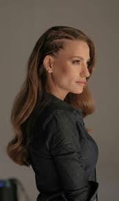 Ava Danvers Lance Adli Kullanicinin Serenay Sarikaya Panosundaki Pin Muhtesem Sac Modelleri Muhtesem Sac Kumral Saclar