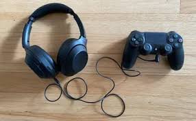 While you can connect most wired headsets to ps4, you can't connect any bluetooth headphones. Gaming With Sony Wh 1000xm3 Wireless Headphones Is It Good Gizbuyer Guide