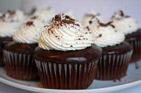 Margarin 300 gr gula pasir 250 gr kuning telur 10 butir putih telur 10 butir, kocok kaku tepung terigu 300 gr baking powder 1sdt vanili 1sdt. Cupcake Coklat Stout