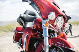 Vivid black, barracuda silver, river rock gray/vivid black, midnight blue/barracuda silver, silver pine/spruce, stilleto red, tahitian teal. Harley Davidson Flhtcu Electra Glide Ultra Classic