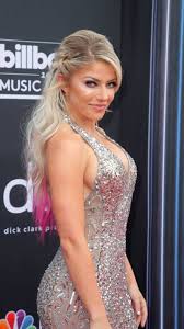 How did Alexa Bliss change her dress so quickly on RAW? - Quora
