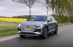 Based on the vw group's meticulously planned meb platform, this small, electric crossover trades on the unstoppable suv and ev trends seen in china and, well, everywhere. Audi Q4 E Tron 2021 Test Daten Video Infos Adac