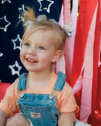 4th of July/ birthday photo shoot for my daughter! Canon Rebel T7 35mm f2.0  0SMOS ማ ရိုေးရိုပ 事 CHES