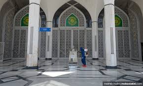 Jadual waktu solat isyak kota bharu waktu isya'/isyak (عشاء) bermula apabila hilang cahaya merah di kaki langit hingga terbit fajar sadiq. Malaysiakini Lebih Banyak Masjid Di Zon Hijau Dibuka
