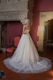 We would like to show you a description here but the site won't allow us. Brautkleid Maxima Avorio Vestito