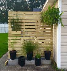 14 Simple And Cheap Backyard Privacy Fence Ideas Gladecor Com In 2020 Privacy Fence Designs Backyard Privacy Backyard