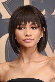 Les coupes pour avoir la tête au carré en 2019 … carré court et mèche dégradée. Coupe Au Carre Avec Frange Separee Coupe De Cheveux Carre Plongeant Frange Carre Court Frange