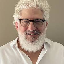 Lee Winkelman's Instagram, Twitter & Facebook