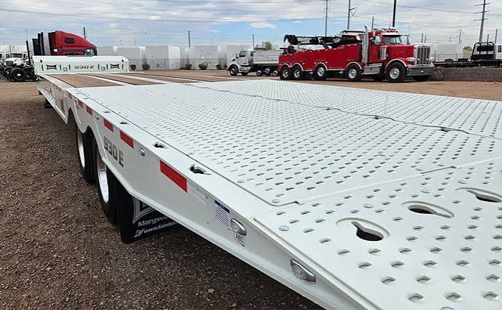 Landoll 930C-51-15 Traveling Tail Trailer
