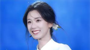 一顆星星送給你Start out 》Music Video｜全台唯一質感【系歌】溫柔嗓音唱出轉眼逝去的青春｜逢甲行銷學系- YouTube