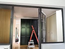 Vous voudrez certainement utiliser une peinture au latex pour cela, mais vous avez •paint la porte en deux teintes différentes. Portes Accordeon Un Relooking Simple 10 Main Street