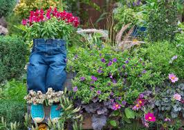 I had a few extra plywood boards from my previous project so i decided to build a small diy flower planter box for our backyard. 31 Shoe And Boot Planter Ideas Photos Home Stratosphere