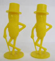 Salt Pepper Shakers I Want These Planters Peanuts Salt Pepper Shakers Peanuts Collectibles