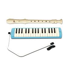 Recorder merupakan alat musik melodis yang sumber bunyinya berasal dari tekanan udara (aerophone) dan dimainkan dengan cara ditiup. Jual Yamaha P 32 Pianika Dan Yrs 23 Recorder Alat Musik P32yrs23 Online Mei 2021 Blibli