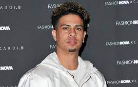 Still engaged to his fiancée catherine paiz? Who Is Austin Mcbroom How Tall Is He And What S His Net Worth
