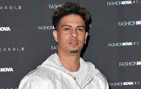 Family man austin mcbroom spills the tea. Who Is Austin Mcbroom How Tall Is He And What S His Net Worth
