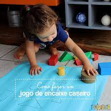 Forre uma caixa de papelão, faça as figuras geométricas com papel amassado e pronto! Como Fazer Um Jogo De Encaixe Para As Criancas Tempojunto Aproveitando Cada Minuto Com Seus Filhos