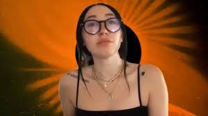 23 ноября 1992, франклин, теннесси, сша) — американская певица. Noah Cyrus Tearfully Says It Was Absolutely Unbearable Growing Up As Miley Cyrus Younger Sister Entertainment Tonight
