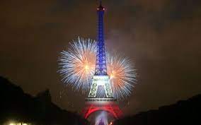 Feu d'artifices pour fete communale, comité des fete, centre social, mairie ou association ou pour particulier mariage anniversaire dans l'oise 60 le val d'oise 95 et l'ile de france et picardie. Feux D Artifice Bals Defile Le Programme Du 13 Et 14 Juillet A Paris Et En Ile De France Le Parisien