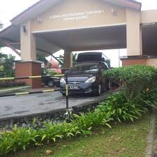 Menggunakan keseluruhan sekolah kebangsaan tanjong keramat yang berpindah ke lokasi baru. Photos At Kompleks Pejabat Tanah Daerah Klang Building In Klang