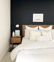 Box Com Perfis Coloridos Vira Tendencia E Elemento Decorativo Em Banheiros Decorsalteado Bedroom Interior Small Master Bedroom Home Decor Bedroom