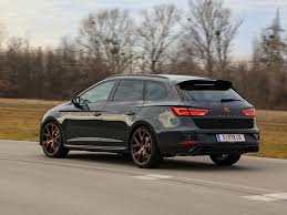 The leon cupra is available in two body versions: Seat Leon St Cupra R 300 Tsi Dsg 4drive Test