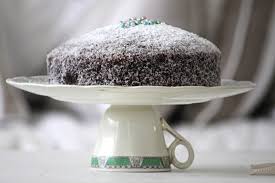 This beautiful set features 3 individual uniquely designed lilly 3 piece cake stand set with satin ribbons to this vintage style cupcake stands can work individually or as a set stacked together to form a cascading. 50 Gorgeous Do It Yourself Cake Stands