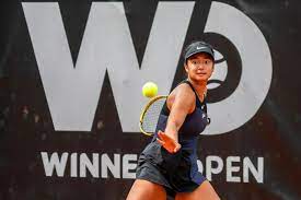 1 seed in both the girls' singles and girls' doubles draws, advanced to the semifinal. C5mmirpfg6i8bm