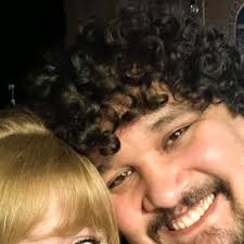 Jacob Fullerton через Instagram: "Боже мой, мы помолвлены! (Я прятал кольцо  под своей коллекцией Gundam)" : r/funhaus