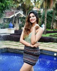 What Are The Names Of The Girls In The Bom Diggy Diggy Song Quora .on paytm presenting sonu ke titu ki sweety's house party anthem bom diggy diggy with the song features kartik aaryan and sunny singh and is sung by zack knight and jasmin walia. bom diggy diggy song