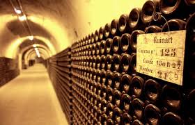 A La Decouverte Des Regions Viticoles De France Momondo Bouteille De Champagne Region Viticole Vieilles Bouteilles