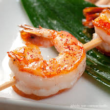 Brochette De Crevettes Au Piment D Espelette Aop Brochette Crevette Piment Espelette Nourriture Hawaienne