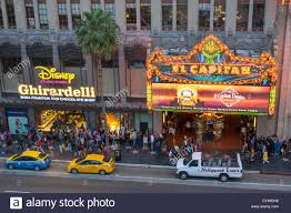 Kalifornien Ca La Los Angeles Hollywood Boulevard Filmindustrie Hollywood Walk Of Fame El Capitan Theater Filmpalast Restaurierung Historisch Stockfotografie Alamy The store is located just a stones throw from the mighty amoeba in hollywood.