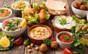 J'adore la cuisine libanaise familiale qui est une cuisine saine et équilibrée, une cuisine méditerranéenne pleine de parfums et de saveurs composée le plus souvent d'un plat unique à base. Les Mezzes Incontournables De La Cuisine Libanaise Lepetitjournal Com