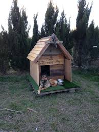 Epingle Par Xav Sur Niche Pour Chien En Palette Niche Chien Chien Palette